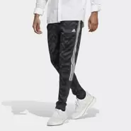 Oferta de Calças de Lifestyle Tiro Suit Up por 48€ em Adidas