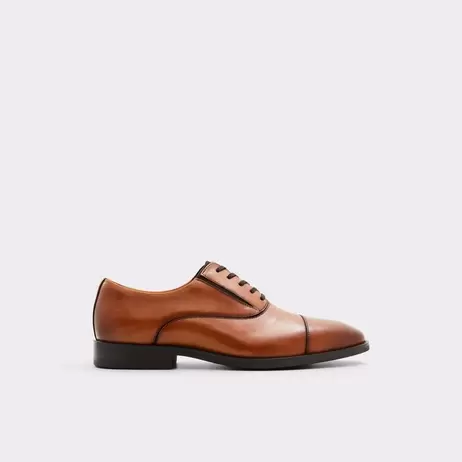 Oferta de Sapatos clássicos em pele cognac - PAXLEY por 129,95€ em Aldo