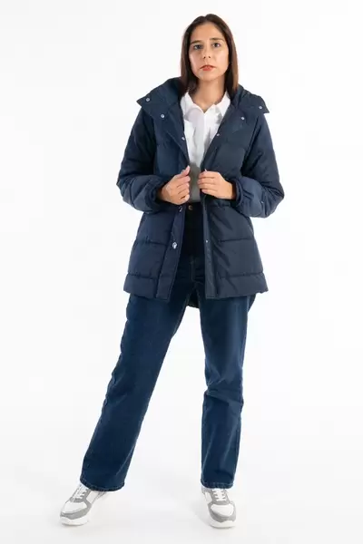 Oferta de Parka Acolchoada com capuz por 191,17€ em Ana Sousa