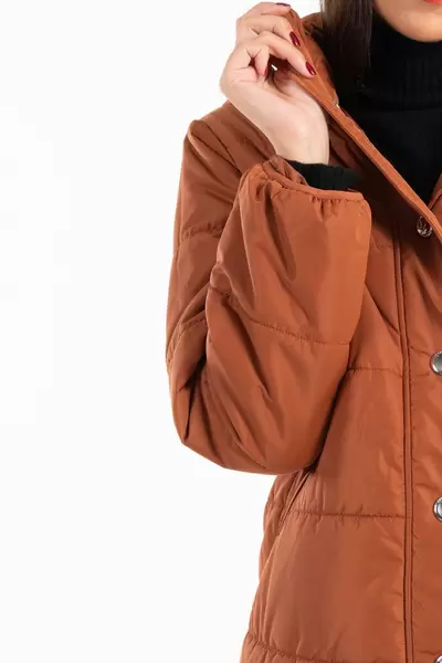 Oferta de Parka Acolchoada com capuz por 191,17€ em Ana Sousa