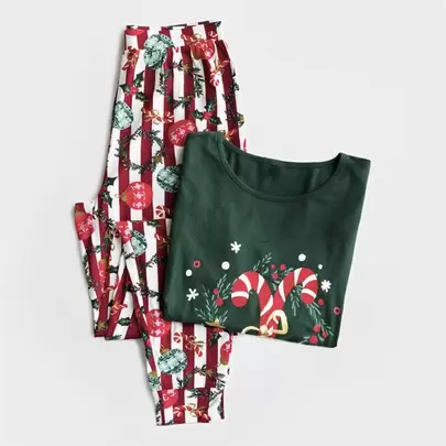 Oferta de Pijama para Ela Family Christmas (Moda) por 27,99€ em Avon