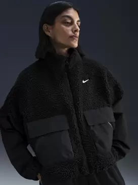 Oferta de Casaco Nike Sportswear Essential Oversize Cosy por 93,42€ em Bazar Desportivo