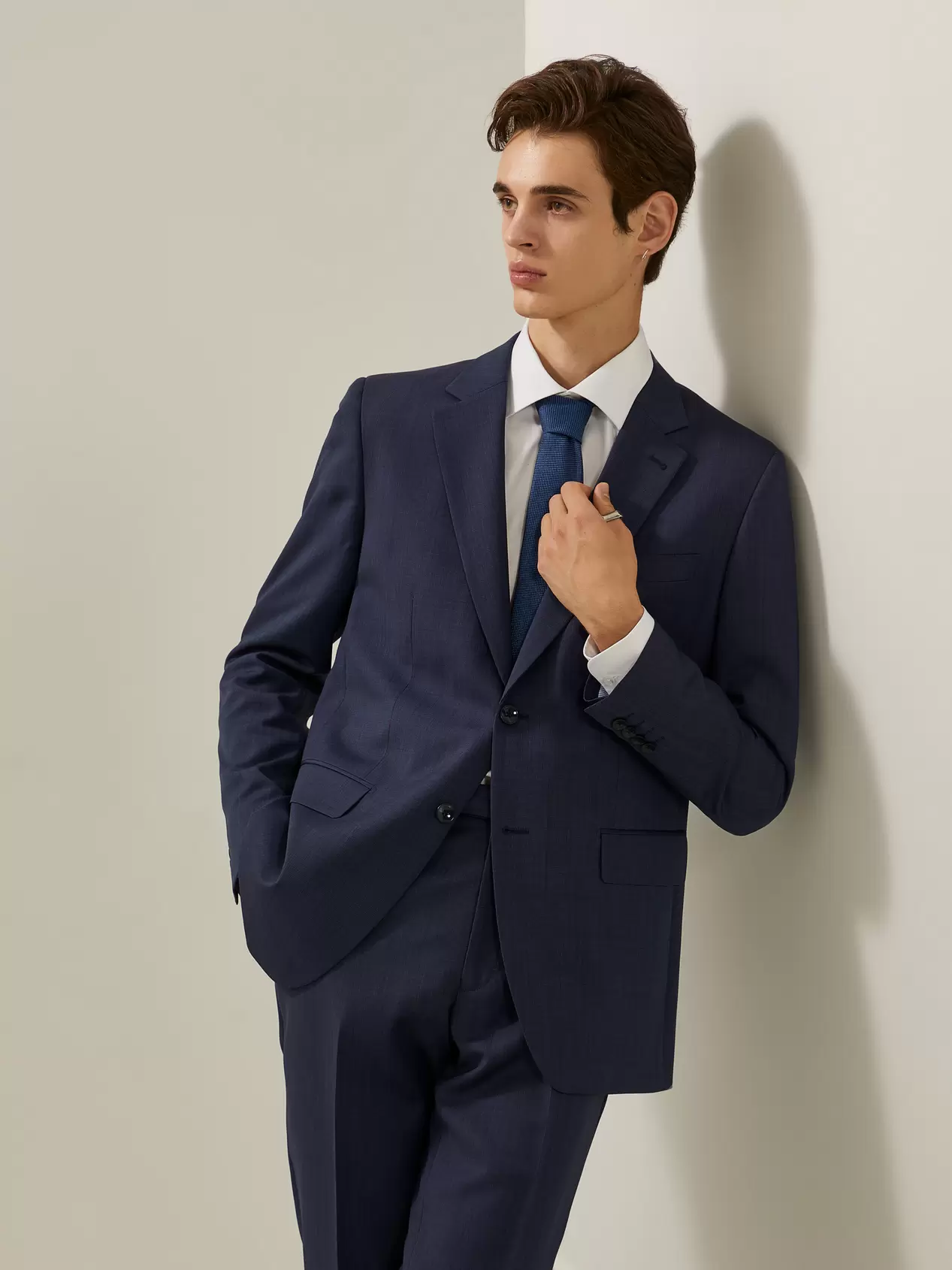 Oferta de Regular fit suit por 119,98€ em Decenio