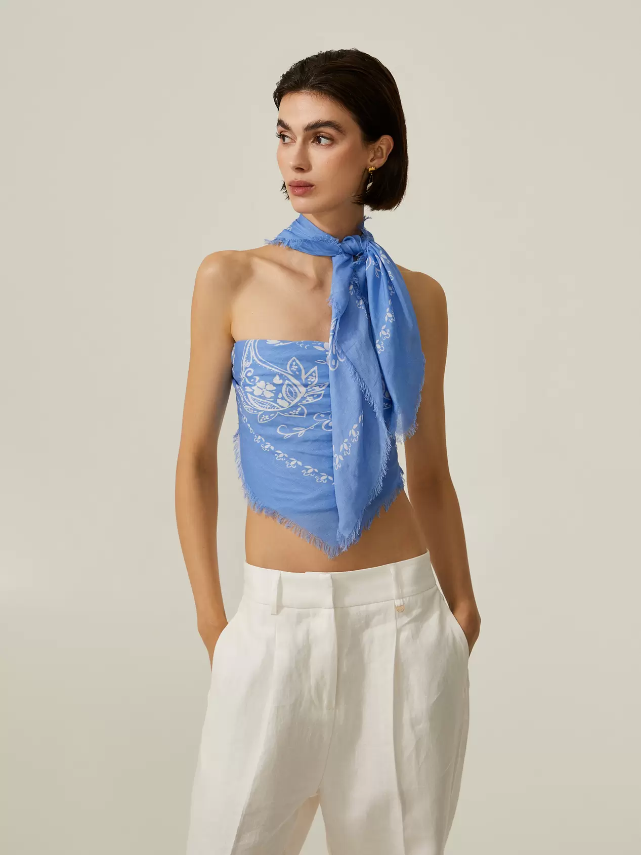 Oferta de Semi-transparent printed scarf por 34,98€ em Decenio