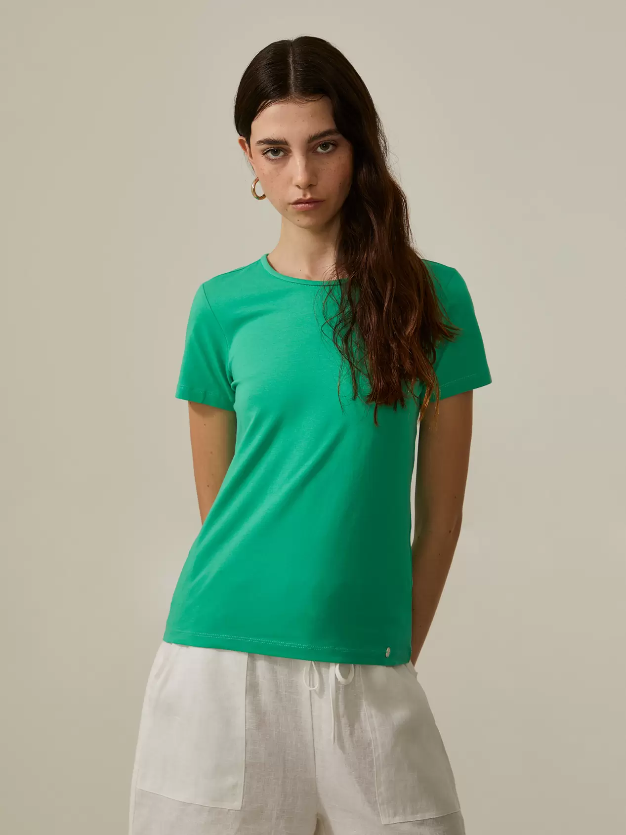 Oferta de Basic cotton t-shirt por 14,98€ em Decenio