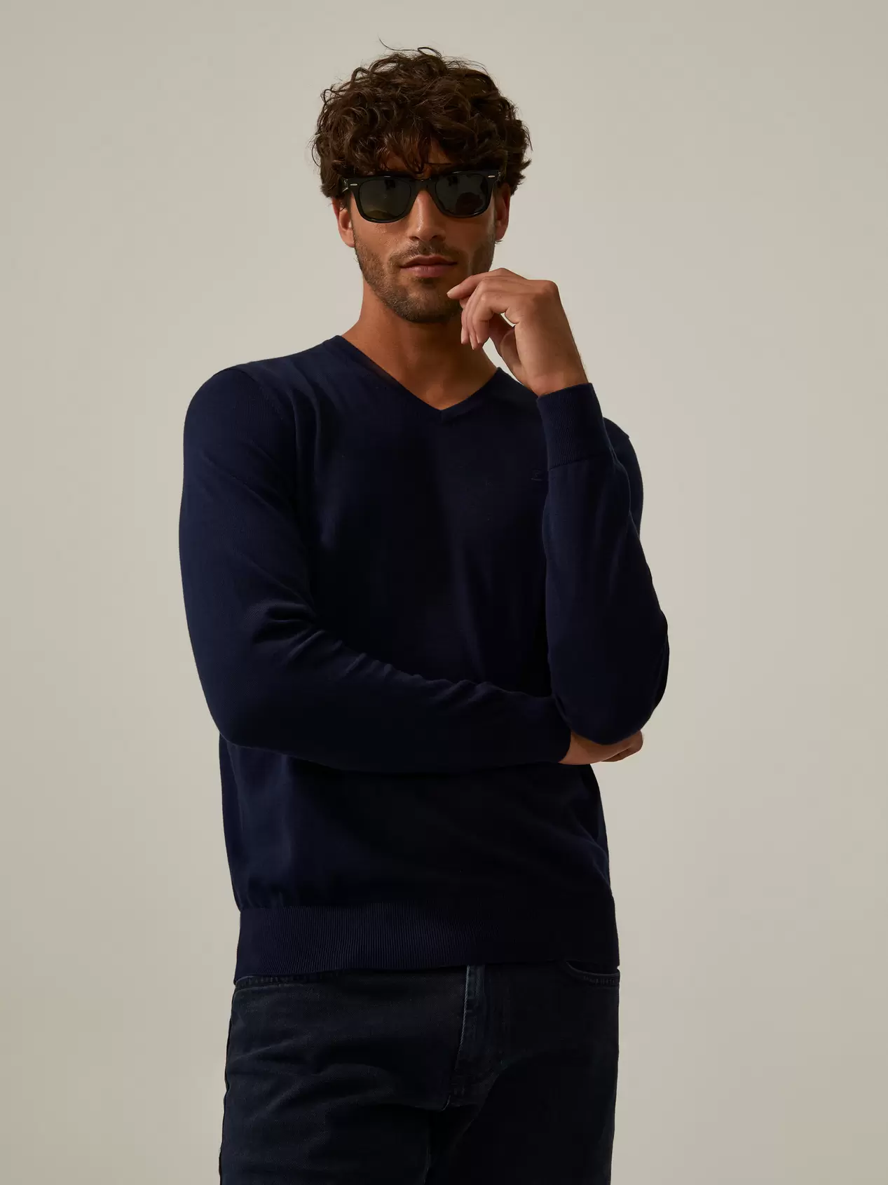 Oferta de 100% cotton V-neck pullover por 34,98€ em Decenio