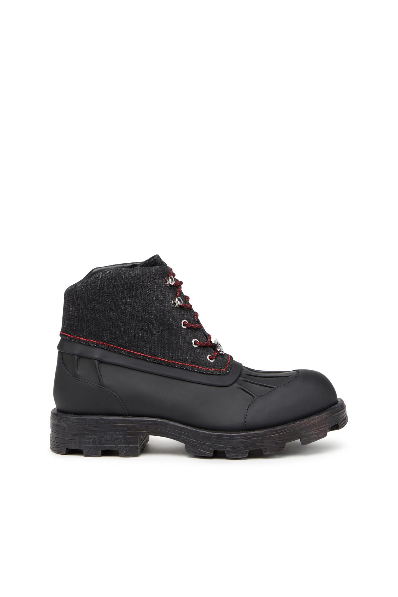 Oferta de D-Hammer ABT D - Leather boots with denim collar por 187€ em Diesel