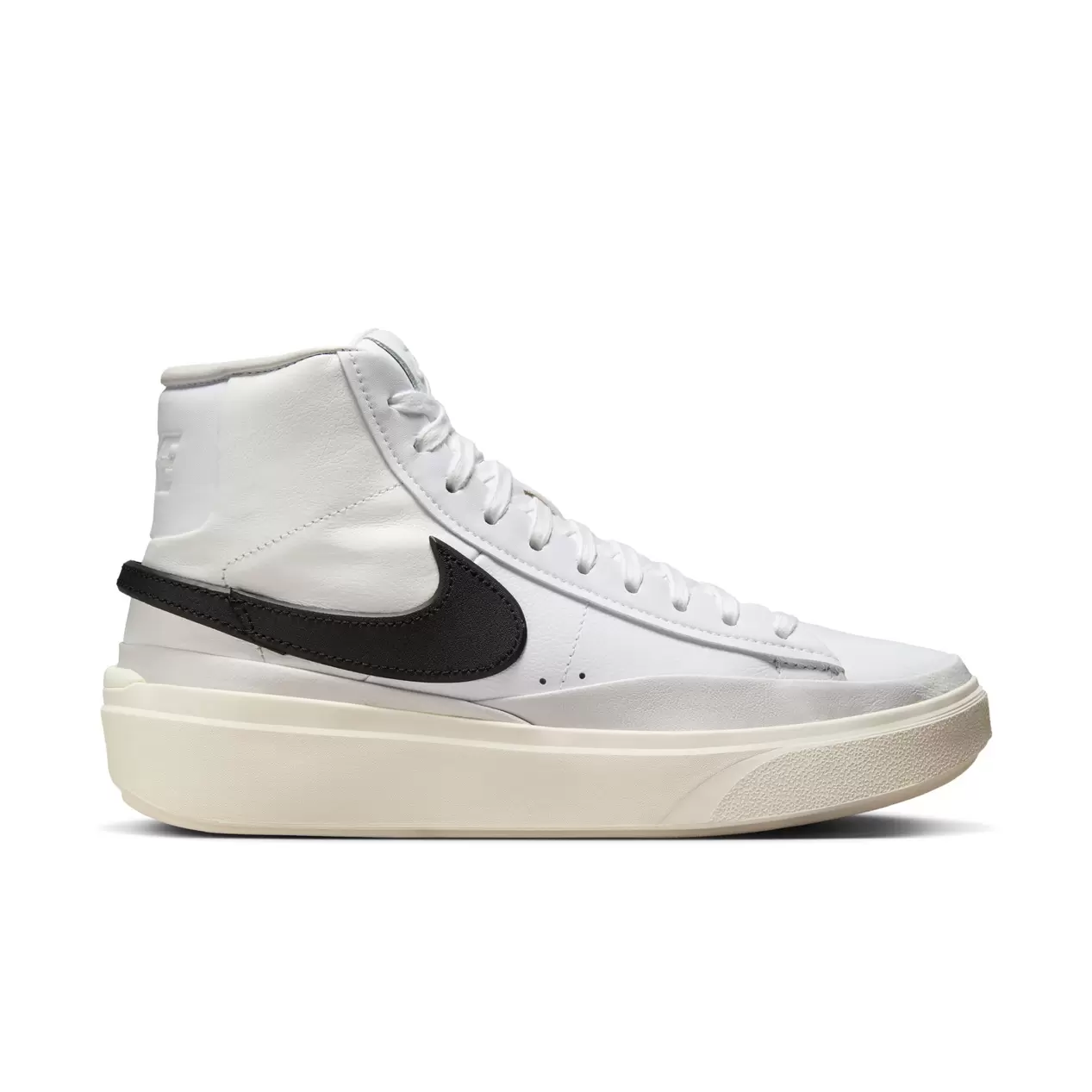 Oferta de NIKE BLAZER PHANTOM MID | WHITE/BLACK/SUMMIT WHITE/PHANTOM por 103,4€ em Extreme Urban Footwear