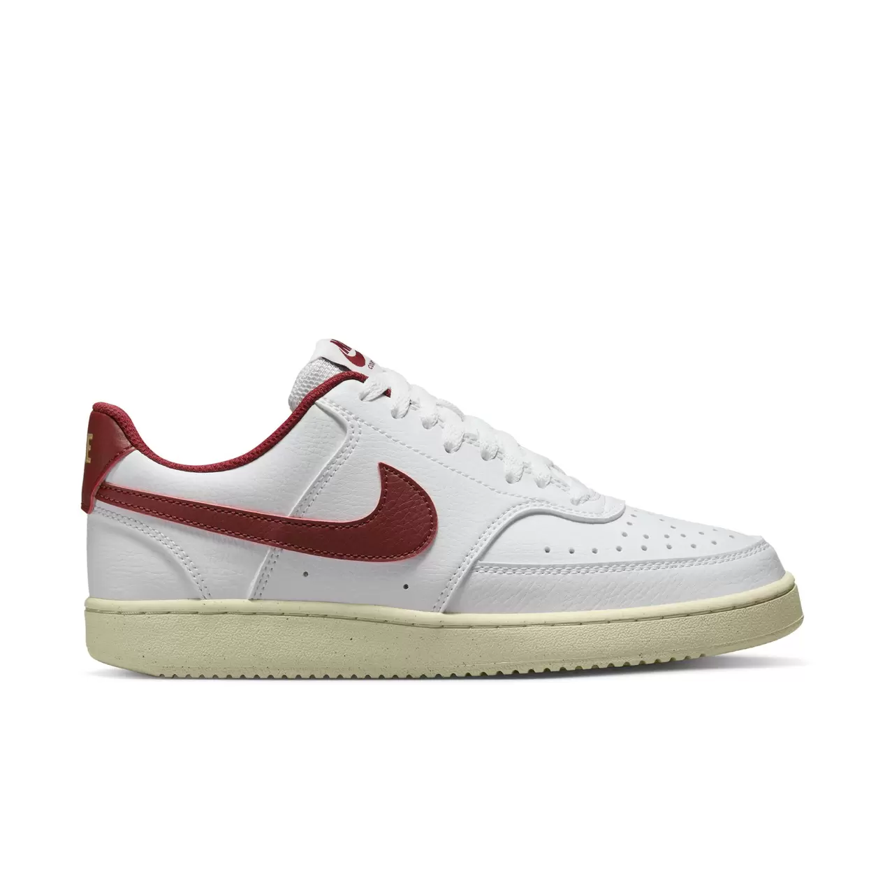 Oferta de NIKE COURT VISION LOW NEXT NATURE | WHITE/TEAM RED/MUSLIN/METALLIC GOLD STAR por 54€ em Extreme Urban Footwear