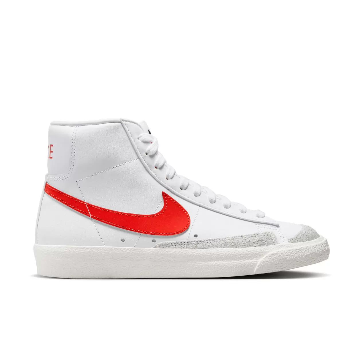 Oferta de NIKE BLAZER MID '77 | WHITE/HABANERO RED/SAIL por 69€ em Extreme Urban Footwear