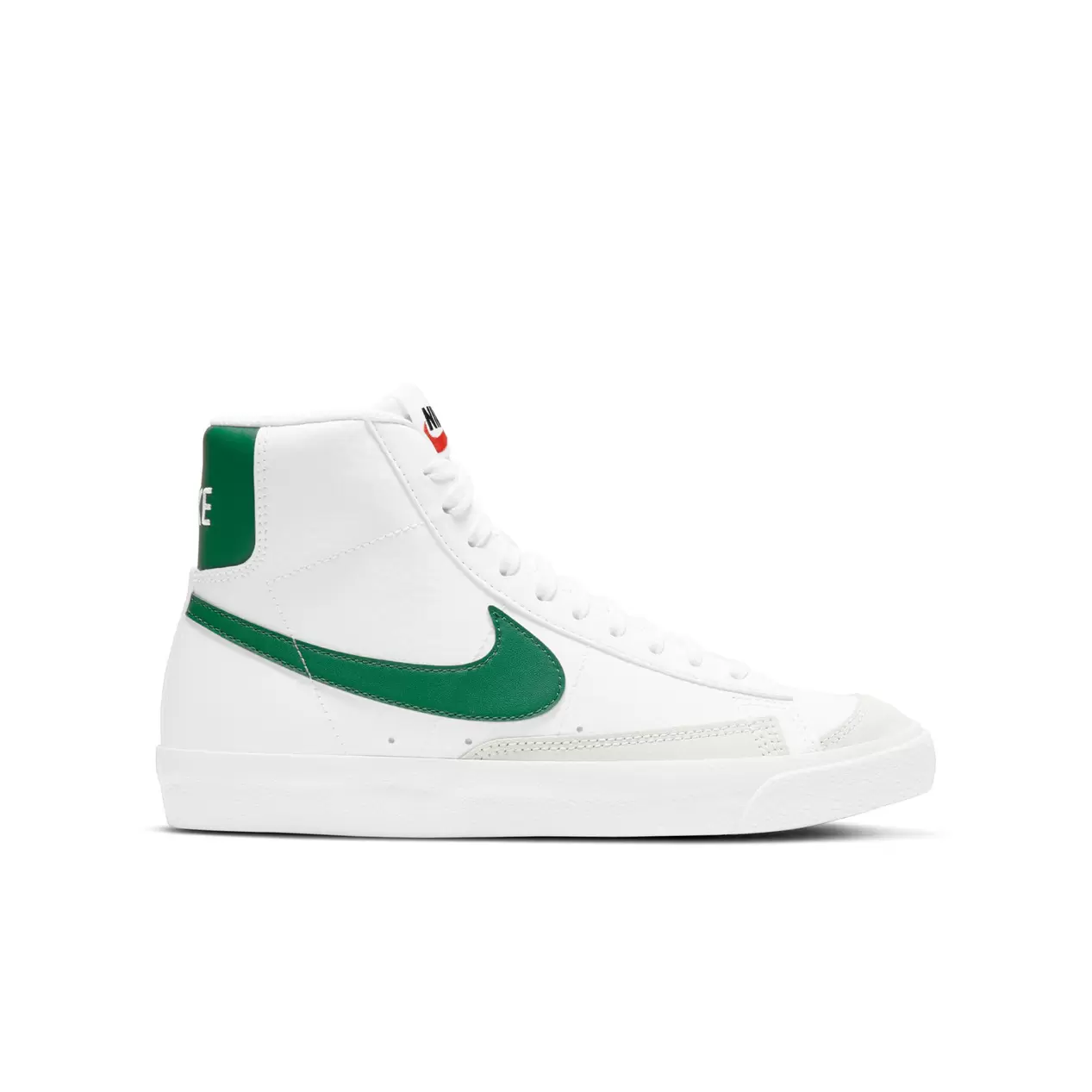 Oferta de NIKE BLAZER MID '77 | WHITE/PINE GREEN/PINE GREEN/BLACK por 56€ em Extreme Urban Footwear