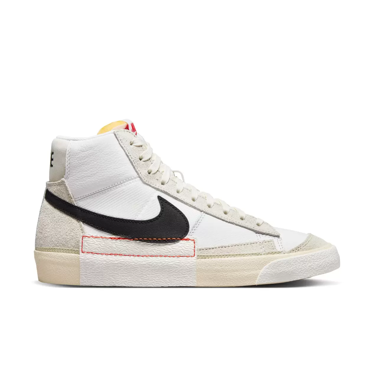 Oferta de NIKE BLAZER MID 77 PRO | 'white/black/light bone/summit white' por 70€ em Extreme Urban Footwear