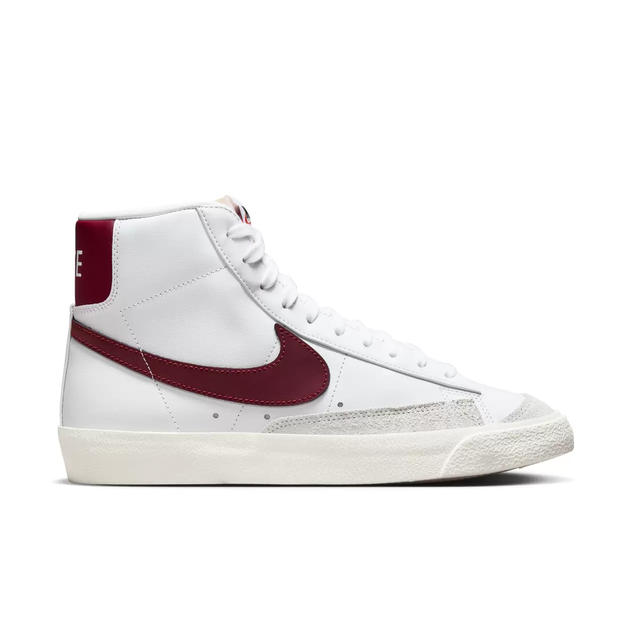 Oferta de NIKE BLAZER MID '77 VINTAGE | WHITE/TEAM RED/WHITE/SAIL por 69,5€ em Extreme Urban Footwear