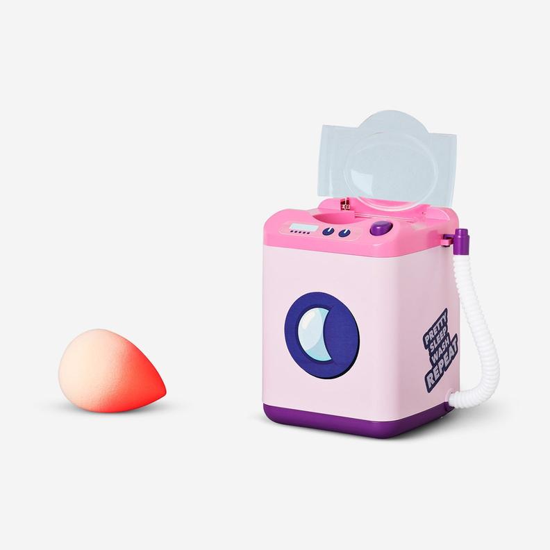 Oferta de Máquina de lavar esponja de maquilhagem rosa por 10€ em Flying Tiger