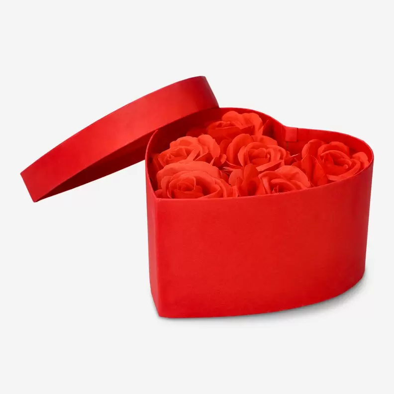 Oferta de Caixa decorativa com 6 rosas por 3€ em Flying Tiger