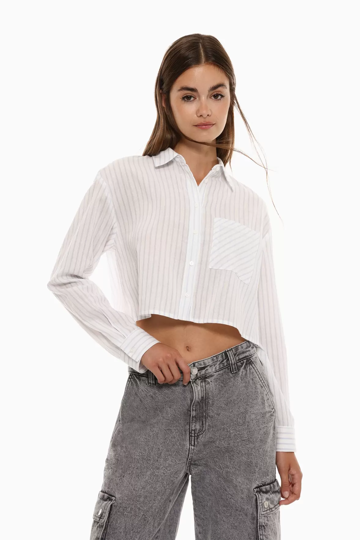 Oferta de Camisa Cropped por 12,99€ em Lefties