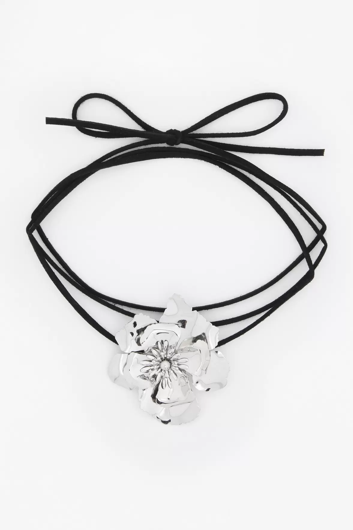 Oferta de Choker Com Flor por 4,99€ em Lefties