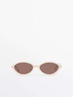 Oferta de Óculos de sol ovalados por 59,95€ em Massimo Dutti