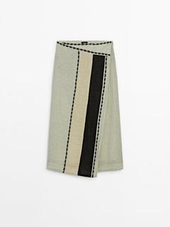Oferta de Midi skirt with embroidery detail por 89,95€ em Massimo Dutti
