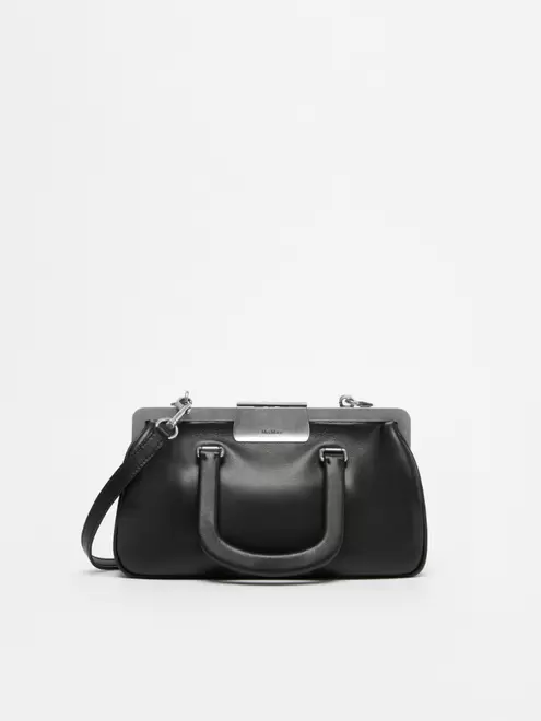 Oferta de Leather handbag, small por 2175€ em Max Mara