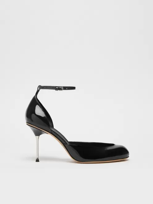 Oferta de Patent-leather Mary Jane court shoes por 615€ em Max Mara