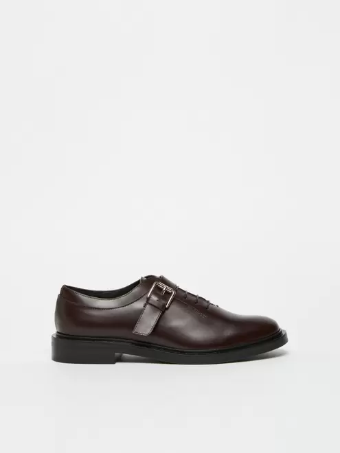 Oferta de Lace-up shoes with leather buckle por 615€ em Max Mara