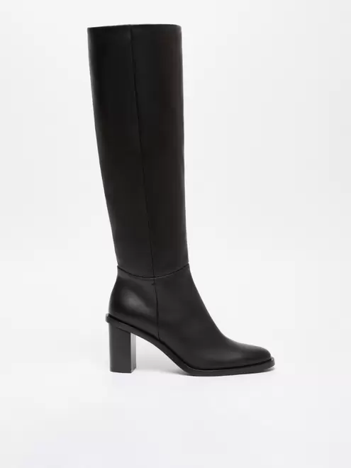 Oferta de High leather boots por 1025€ em Max Mara