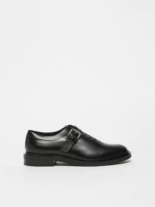 Oferta de Lace-up shoes with leather buckle por 615€ em Max Mara