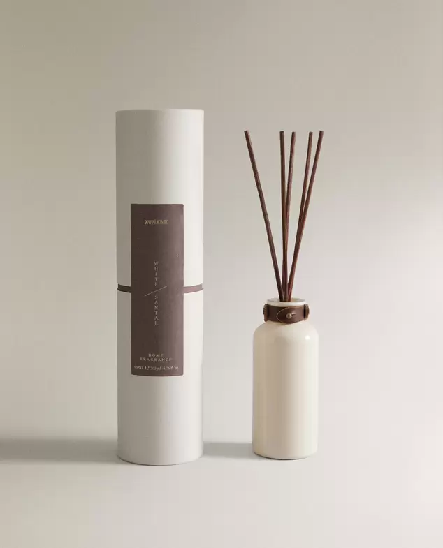 Oferta de (200 ML) DIFUSOR EM STICKS WHITE SANTAL por 22,99€ em ZARA HOME