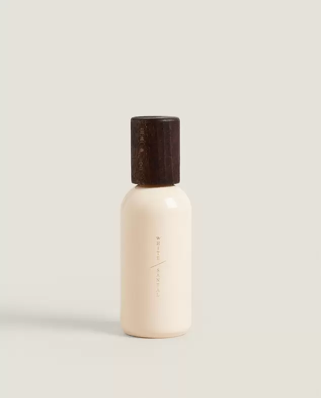 Oferta de (200 ML) DIFUSOR EM SPRAY WHITE SANTAL por 14,99€ em ZARA HOME