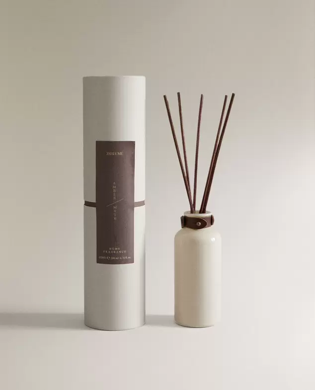 Oferta de (200 ML) DIFUSOR EM STICKS AMBER MYTH por 22,99€ em ZARA HOME