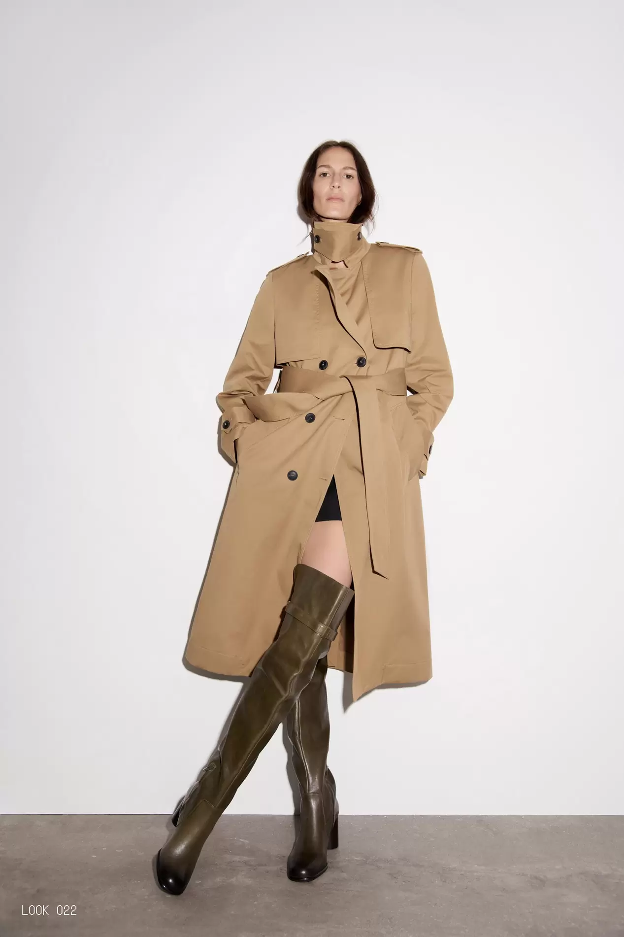 Oferta de TRENCH IMPERMEÁVEL ZW COLLECTION por 79,95€ em ZARA