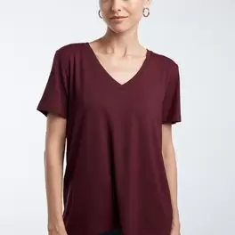 Oferta de T-shirt with v-neck por 5,99€ em New Yorker