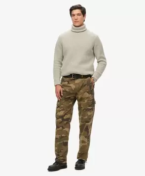 Oferta de Organic Cotton Baggy Cargo Pants por 64,99€ em Superdry