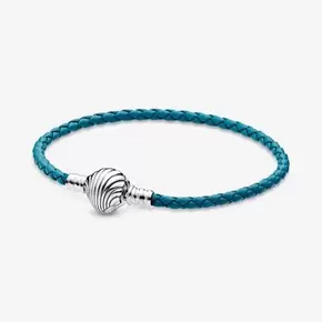 Oferta de Pulseira de Couro Turquesa com Fecho Concha por 49€ em Pandora