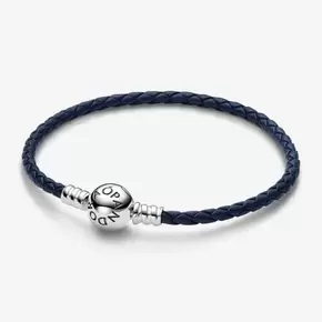 Oferta de Pulseira de couro Azul com fecho Celestial por 49€ em Pandora