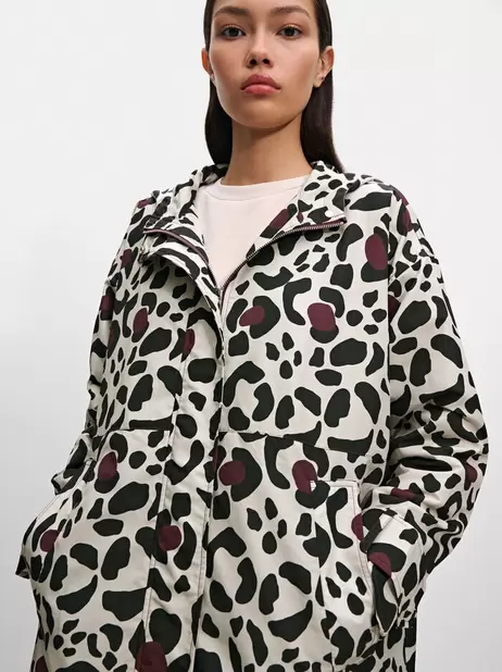 Oferta de Leopard Print Parka With Hood por 49,99€ em Parfois