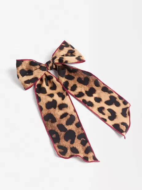 Oferta de French Hair Clip With Leopard Print Bow por 7,99€ em Parfois