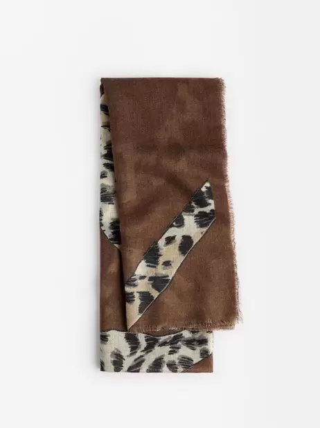 Oferta de Leopard Print Scarf por 19,99€ em Parfois