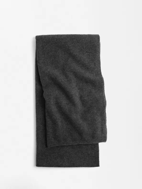 Oferta de Cashmere Scarf por 69,99€ em Parfois