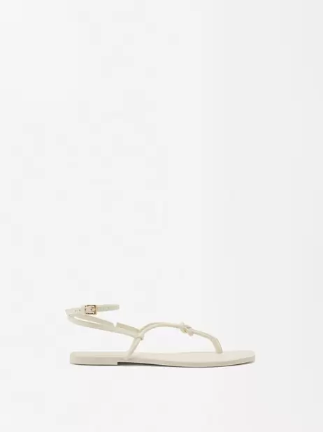 Oferta de Flat Strappy Sandals por 15,99€ em Parfois