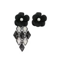 Oferta de Black & White Earrings w/ Flower & Pearl por 49€ em Pedra Dura