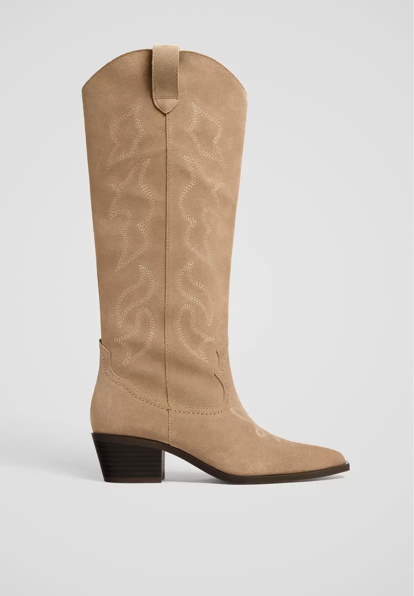 Oferta de Botas de pele tipo cowboy por 69,99€ em Stradivarius