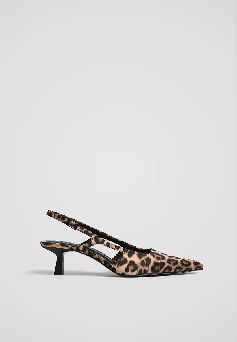 Oferta de Sapatos kitten leopard print por 25,99€ em Stradivarius