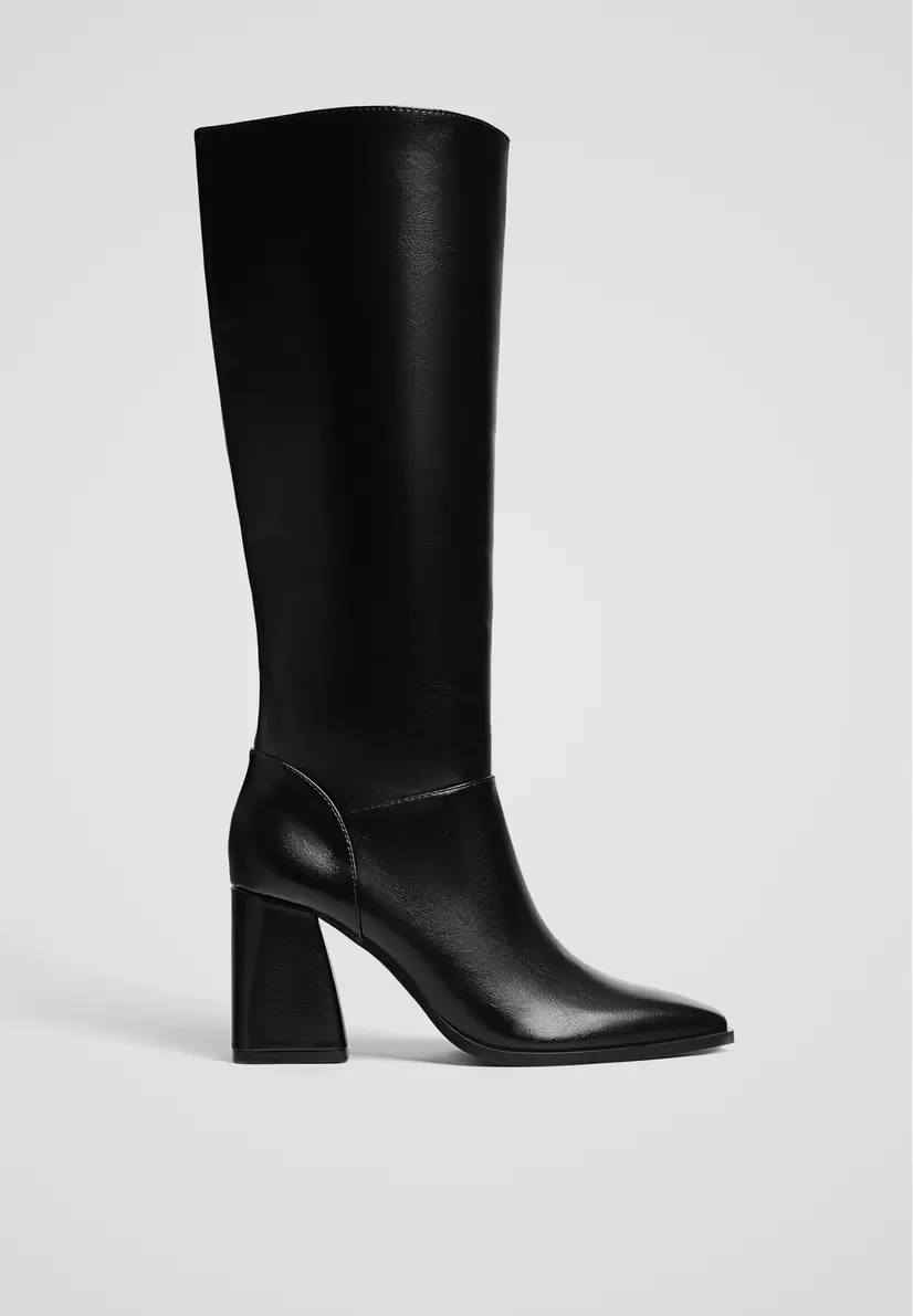 Oferta de Botas altas tacão por 49,99€ em Stradivarius