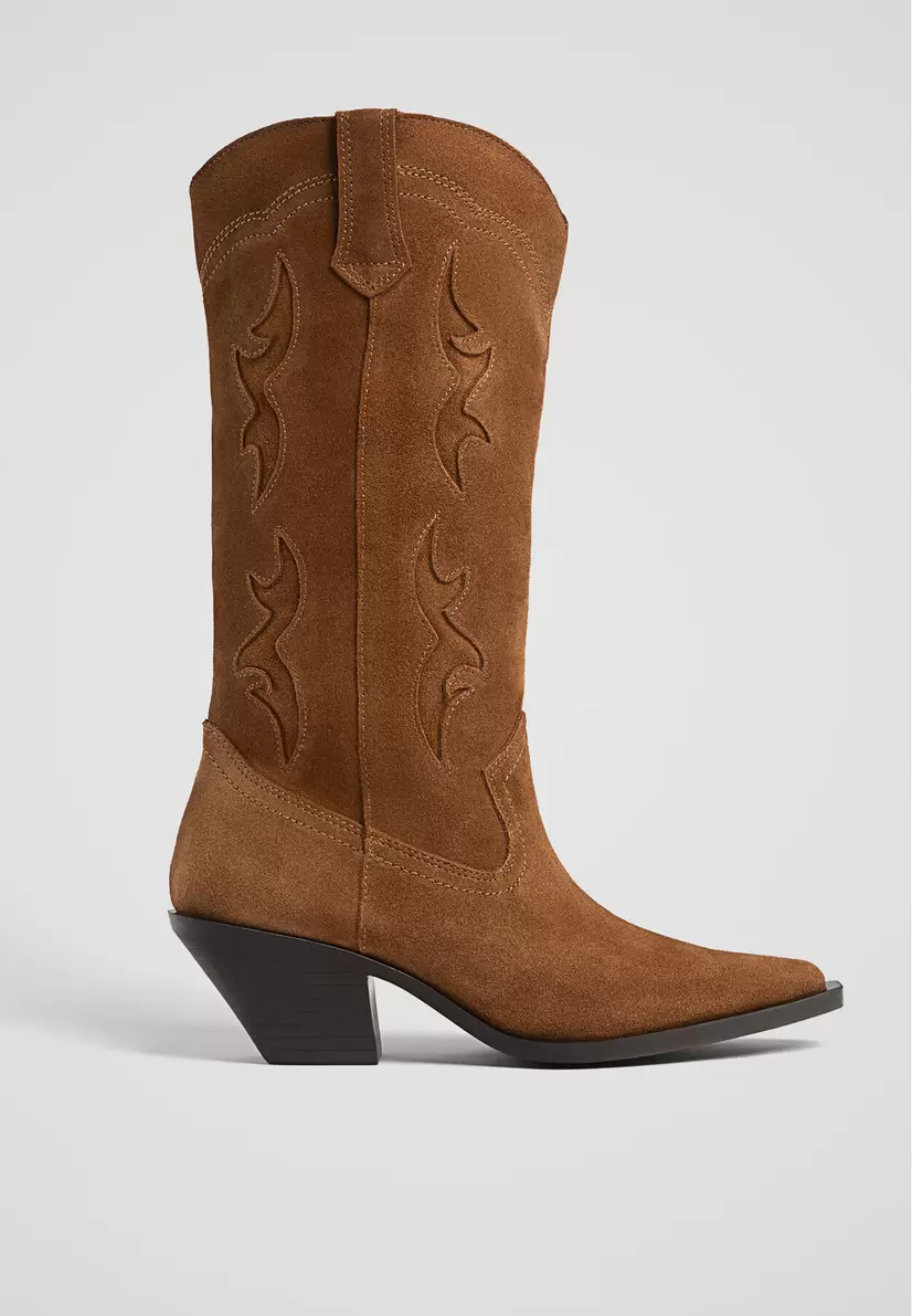 Oferta de Botas cowboy de pele por 69,99€ em Stradivarius