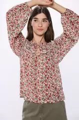 Oferta de Blusa estampada em renda por 7,99€ em Springfield