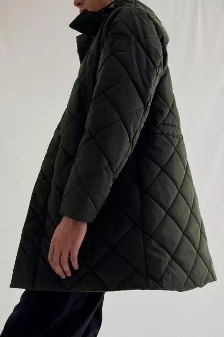 Oferta de Diamond-pattern coat  + Colours      99.99€ por 99,99€ em Sfera