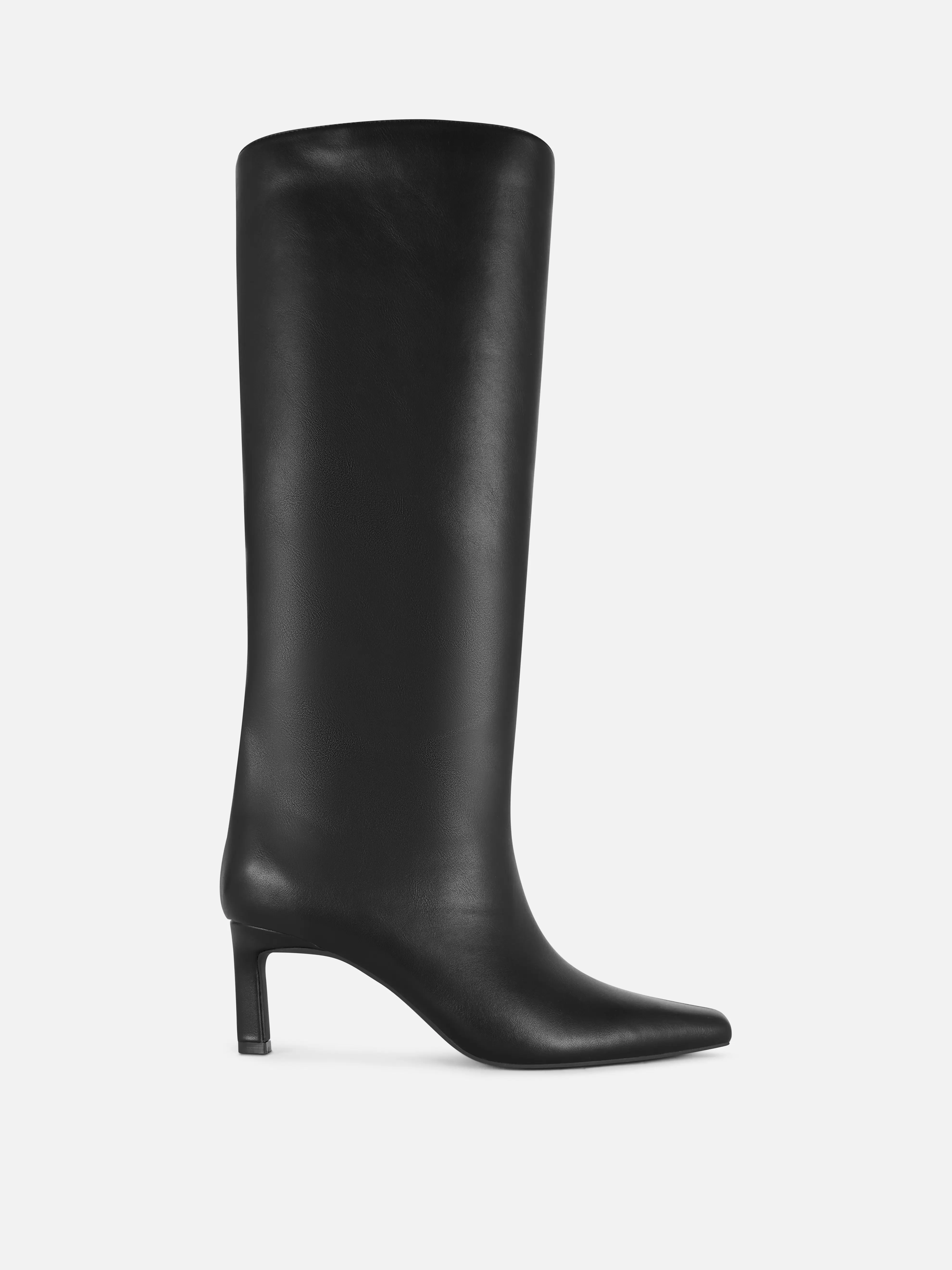 Oferta de Botas cano alto corte direito por 30€ em Primark