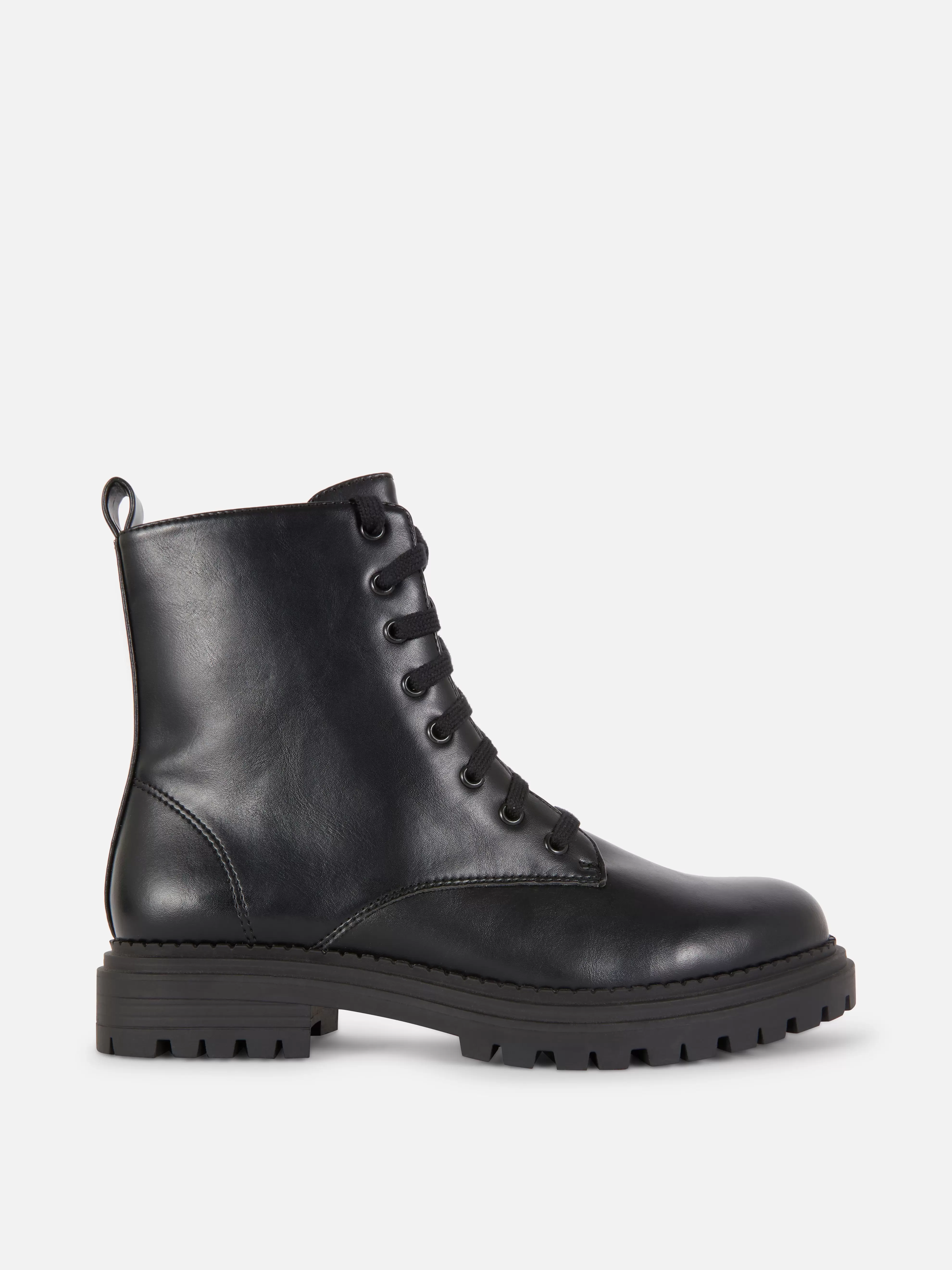 Oferta de Botas estilo motard atacadores por 20€ em Primark